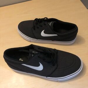 Nike Women’s Janoski